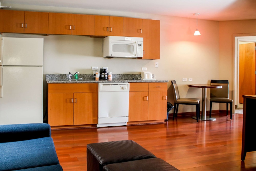 Comfort Suites At Virginia Center Commons 30/39