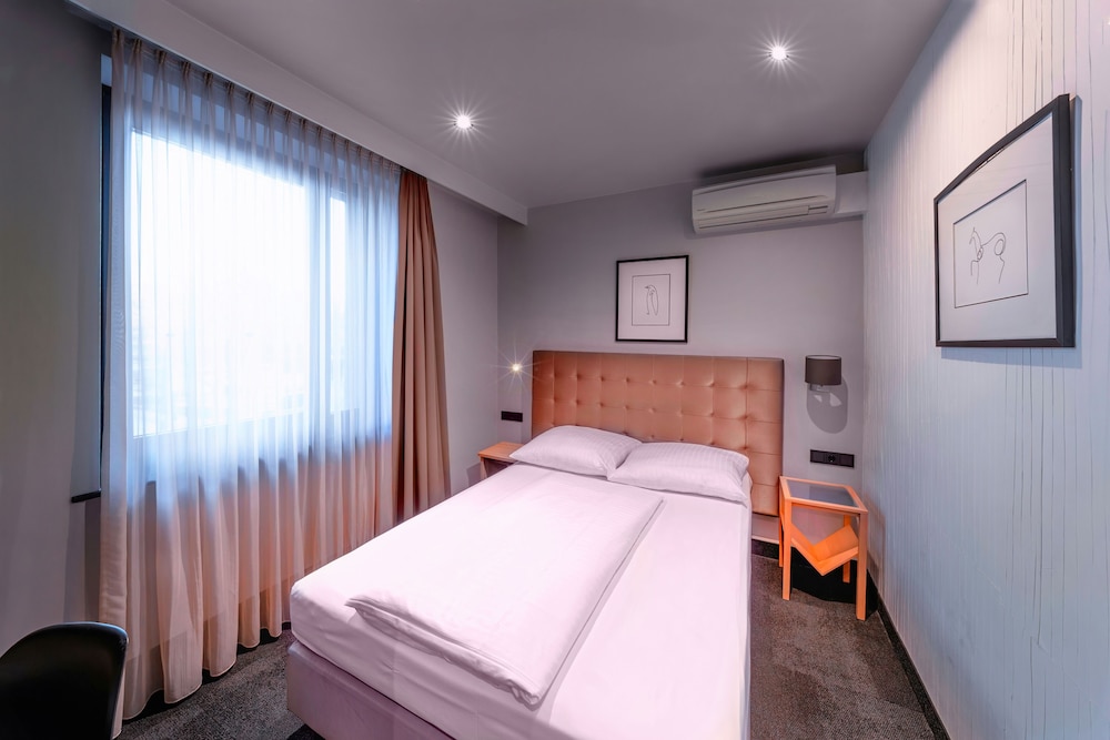 Hotel Cult Frankfurt City 15/55