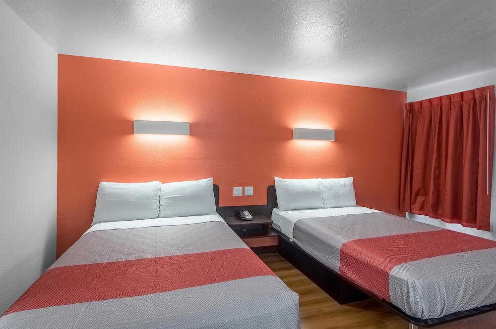 Motel6 Paris, TX 24/51