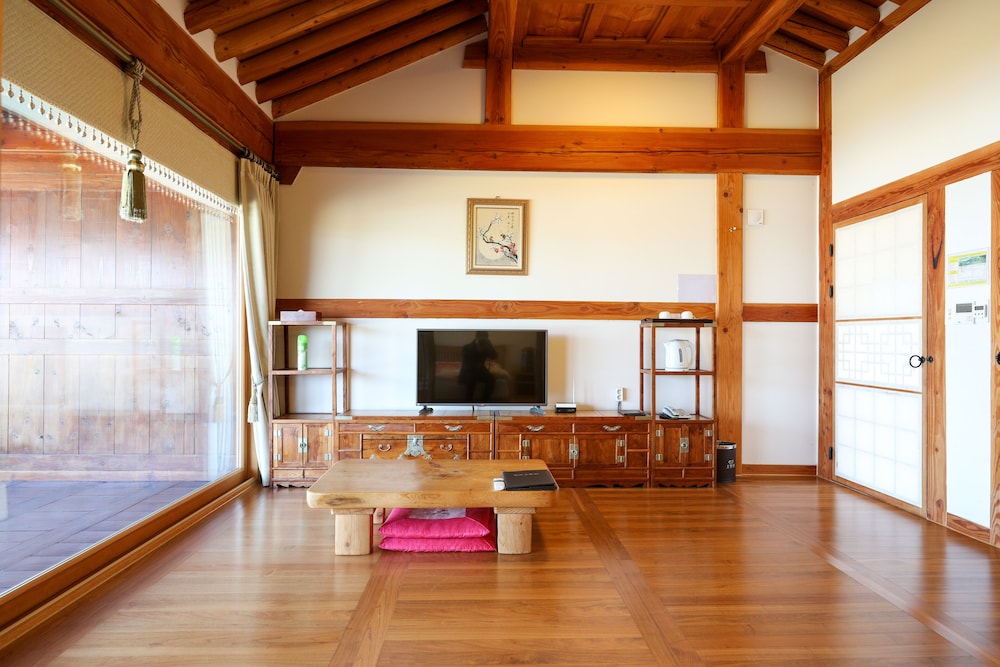 Hanok Hotel Odongjae 20/43