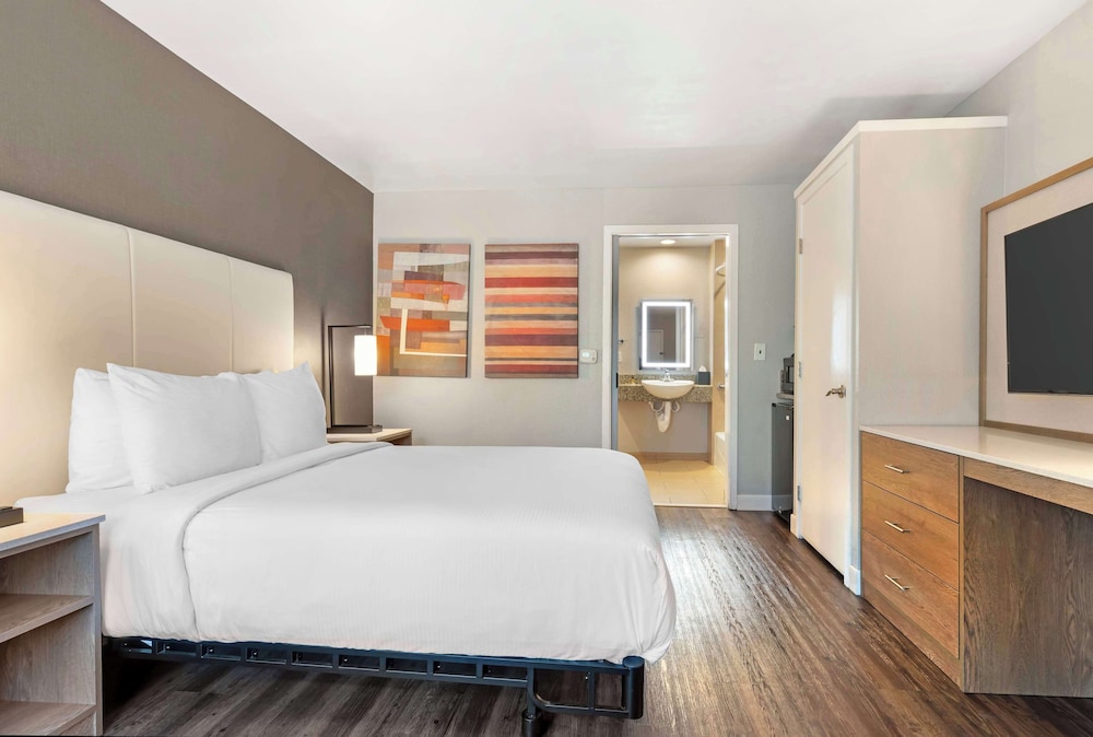 Best Western Plus Rancho Cordova Inn 14/63