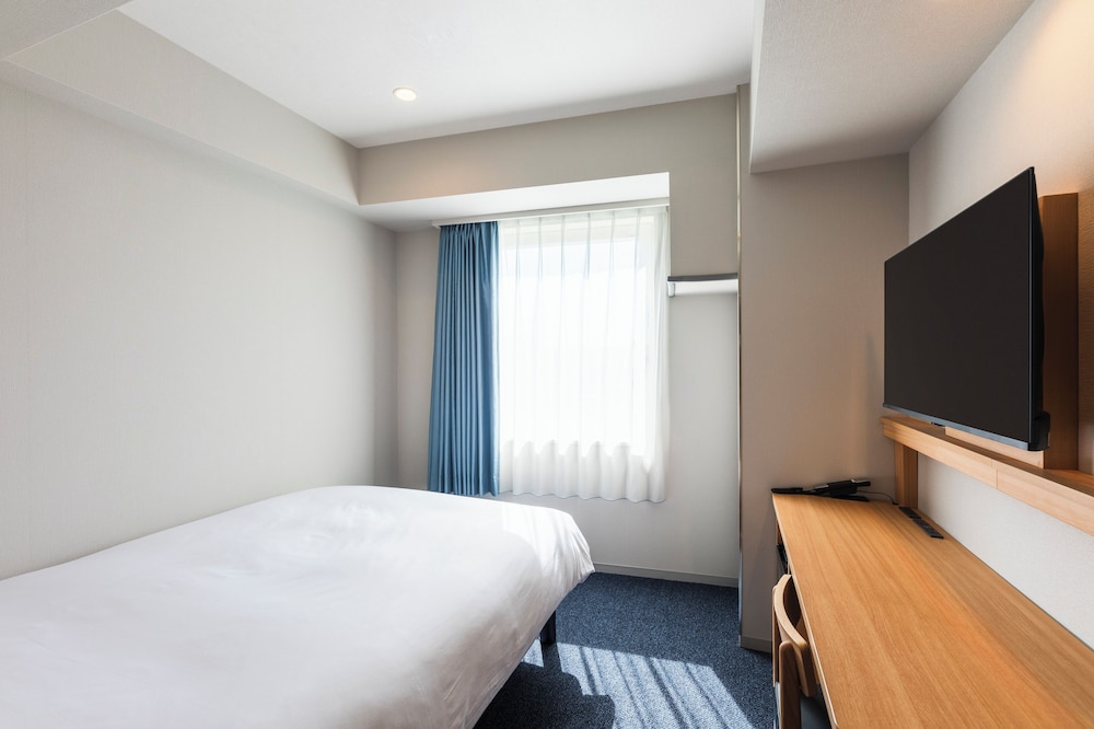 RENOVATED, DELUXE, TWIN BEDS, SMOKING