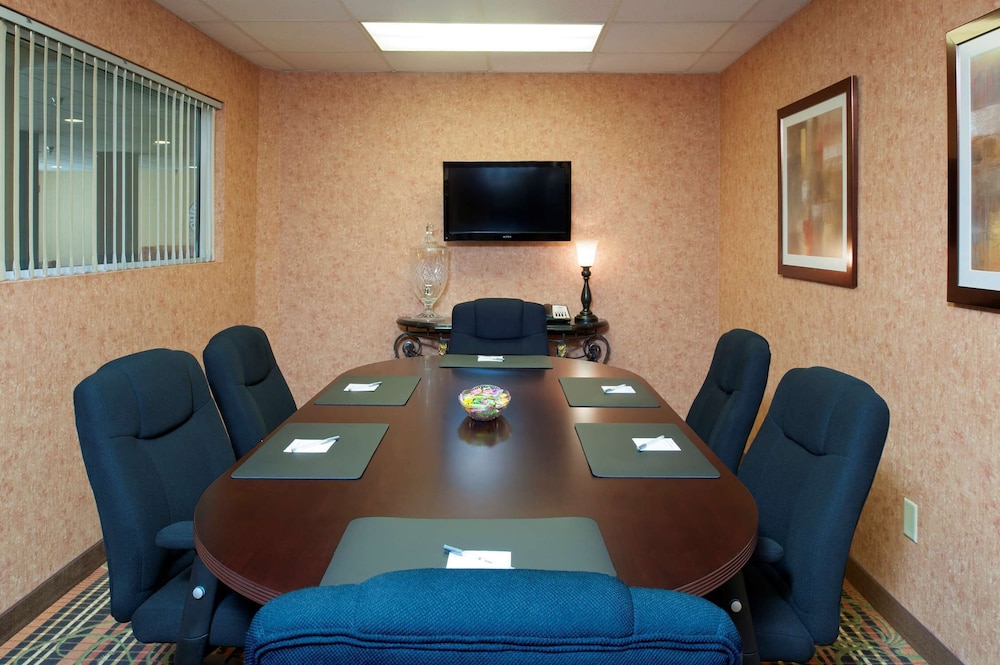 Hampton Inn Suites Cleveland Southeast/Streetsboro 58/63