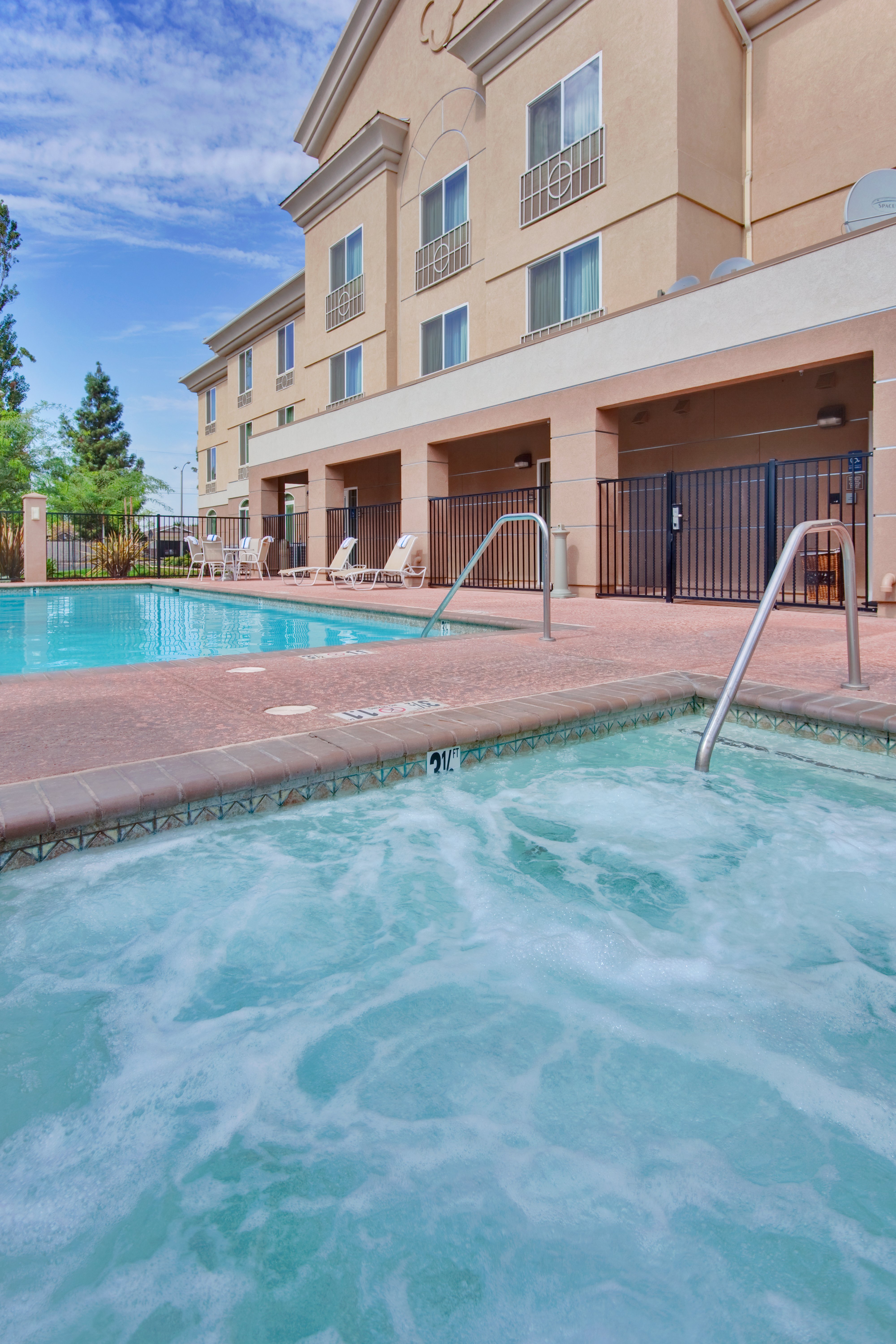 Holiday Inn Express Hotel And Suites Porterville 5/26