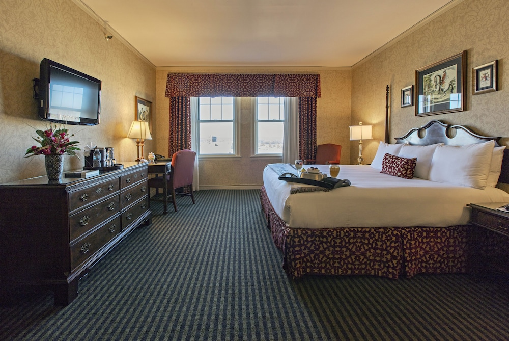 The Brown Hotel 28/61