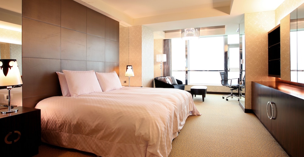 THE CRYSTAL RESORT SUN MOON LAKE 13/50