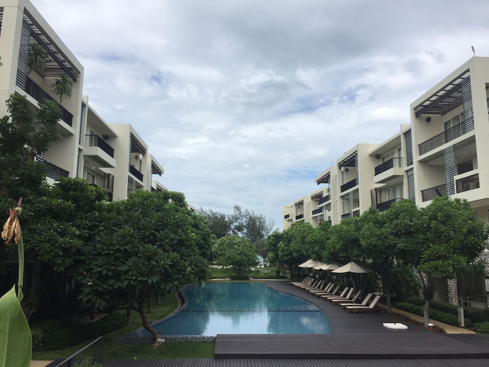 Away Baan Nub Kluen Beachfront At Huahin photo4