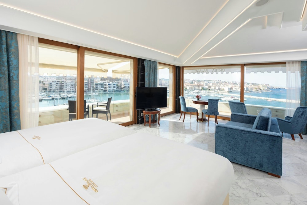 Signature, Suite, King Bed, Sea View, Balcony