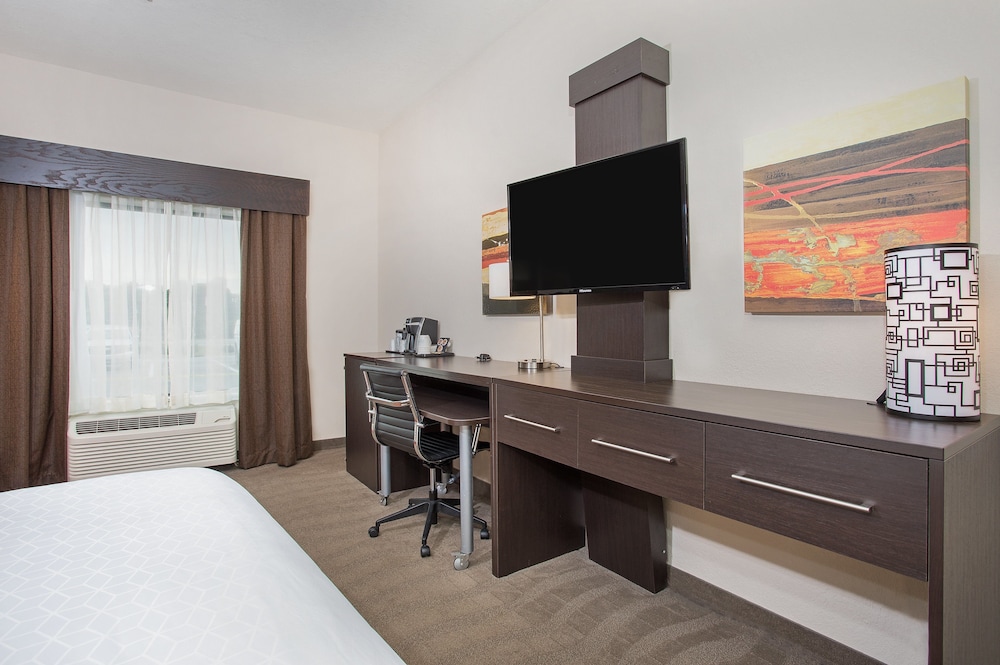 Holiday Inn Express Suites Glasgow 42/45