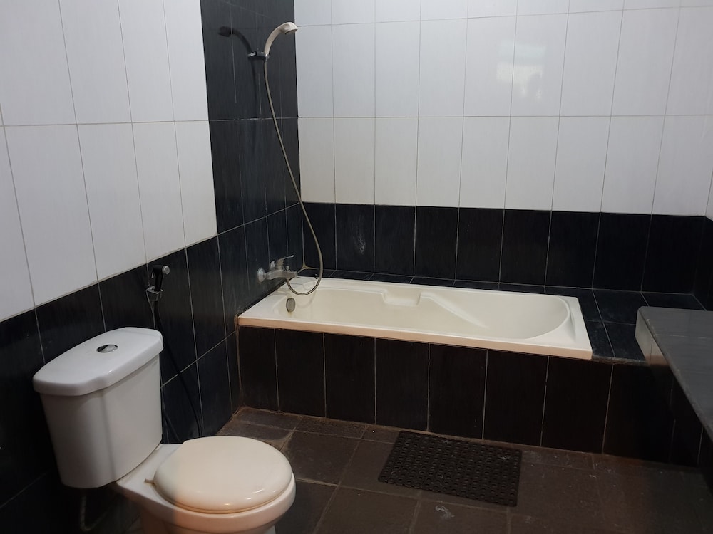 DeQur Hotel Bandung 68/71