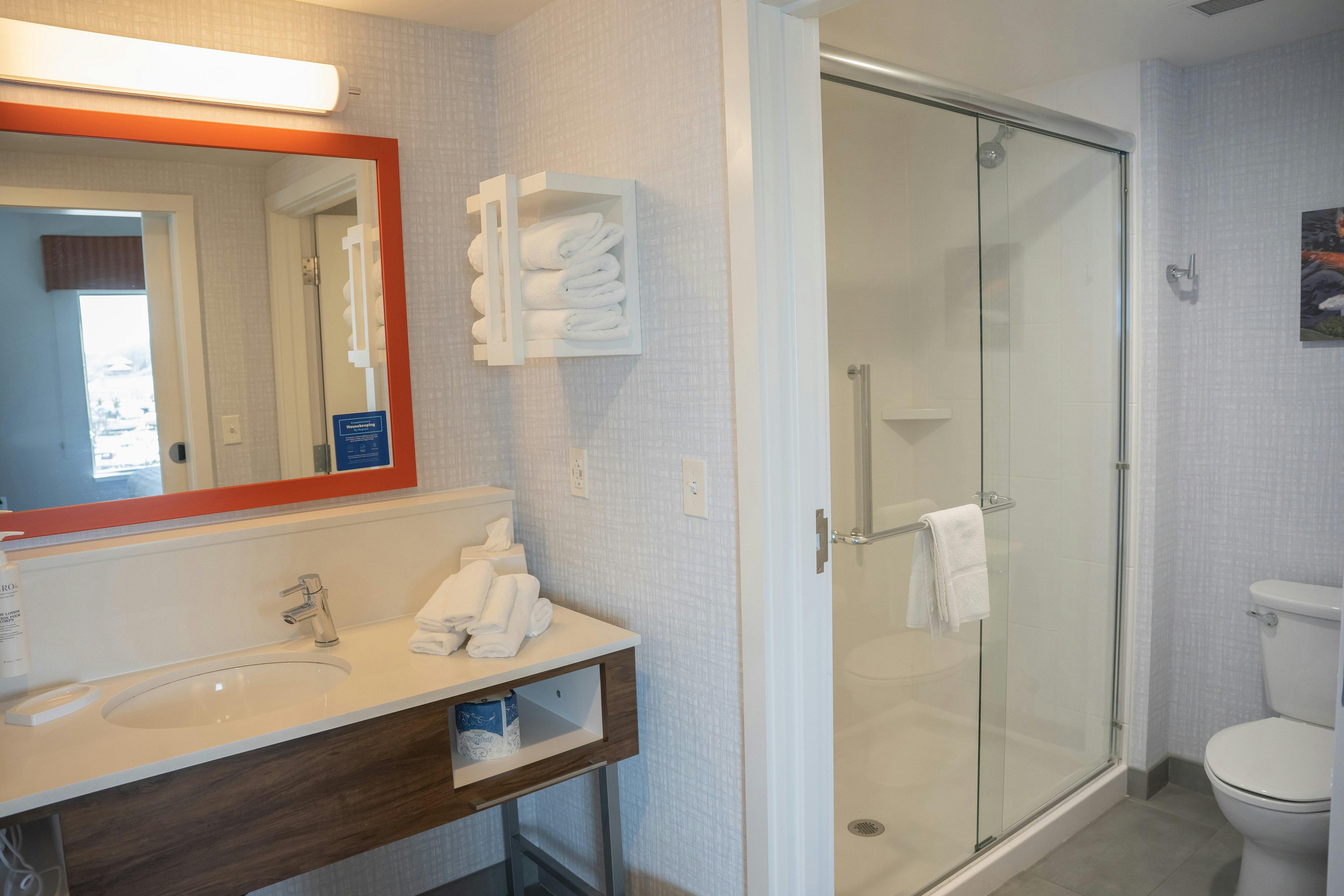 Suite, King Bed, Water View