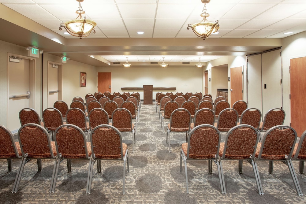 Hampton Inn Suites Yuba City 38/44