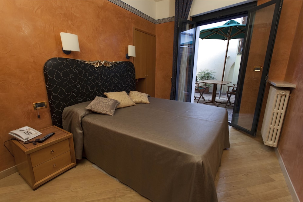 Hotel Europa SNC 29/56
