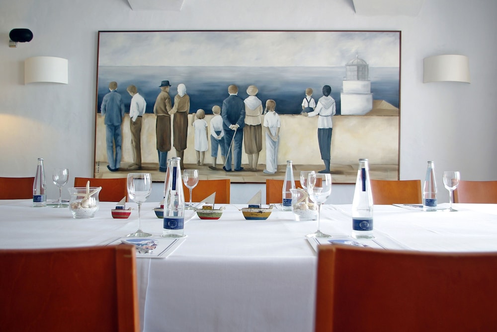 El Far Hotel Restaurant 45/54