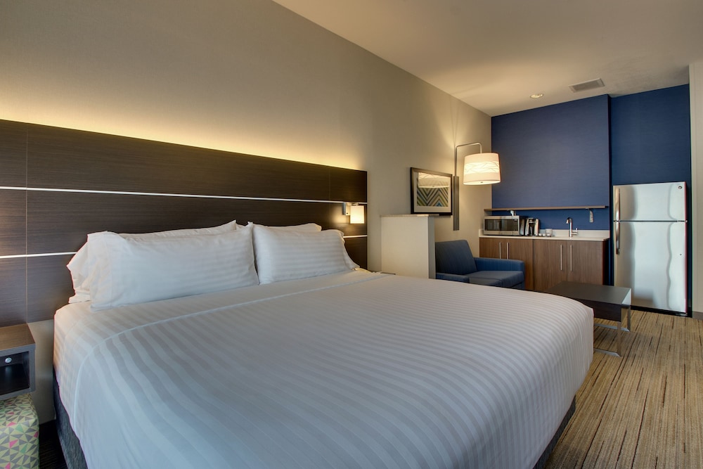 Holiday Inn Express Suites Morris 9/49