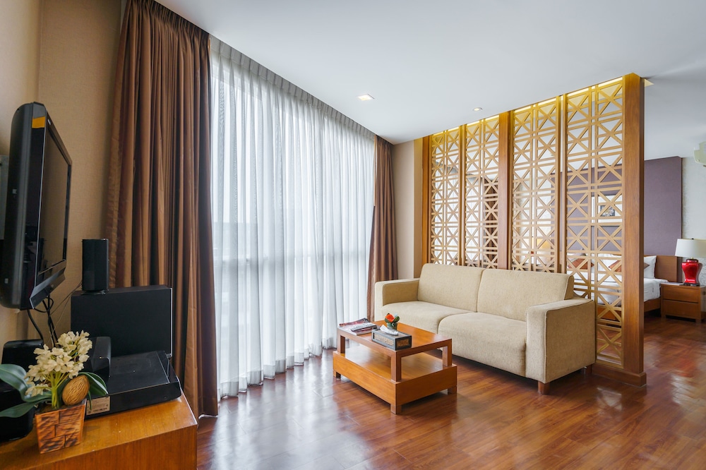 Lantana Resort Hotel 41/61