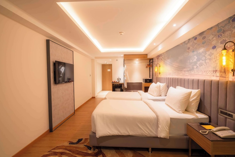 Golden Tulip Bhopal 12/50