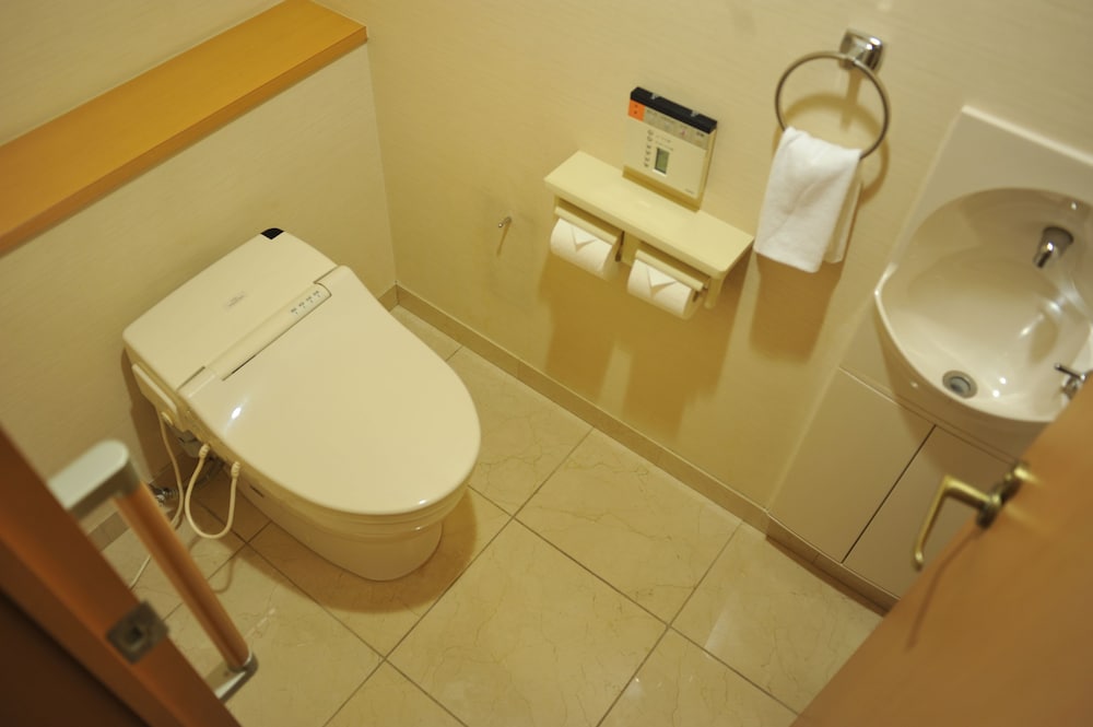 Family, Twin Beds, with Extra Bed, 2 Sofa, East Wing، Hotel Metropolitan Edmont 3/5