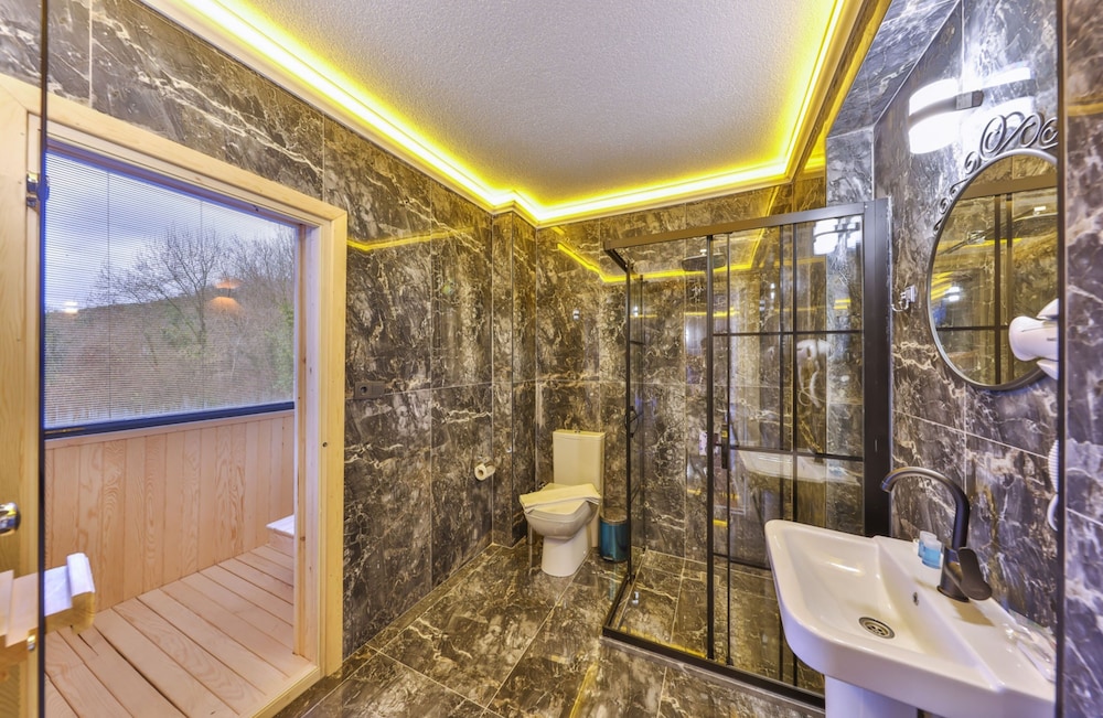 Agva Pieria Luxury Hotel 45/47