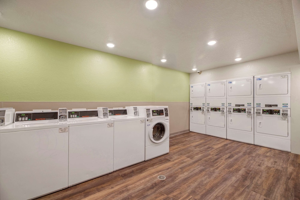 WoodSpring Suites Orlando I-4 & Convention Center 16/19
