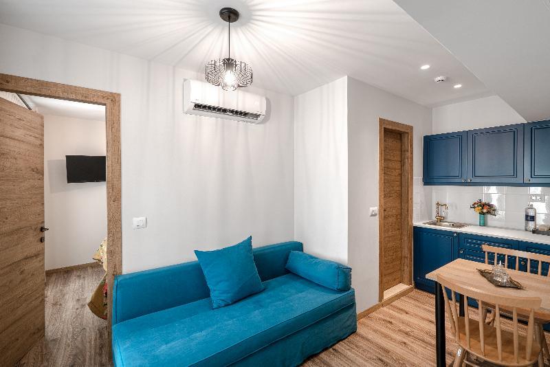 Senior, Suite, City View