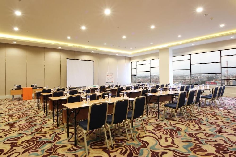 Pop Hotel Festival Citylink Bandung 32/42