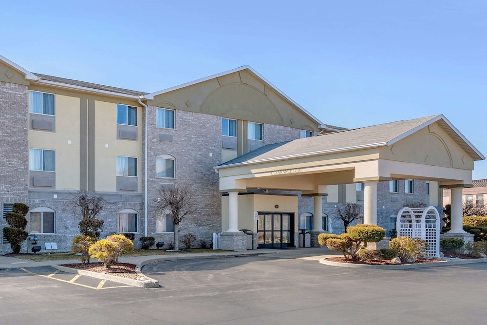 Comfort Inn Fremont, IN 1/39