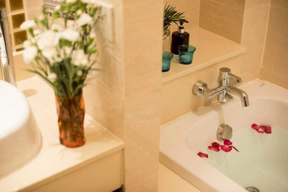 Deluxe, King Bed, Pool Access, Le Bali Resort 9/9