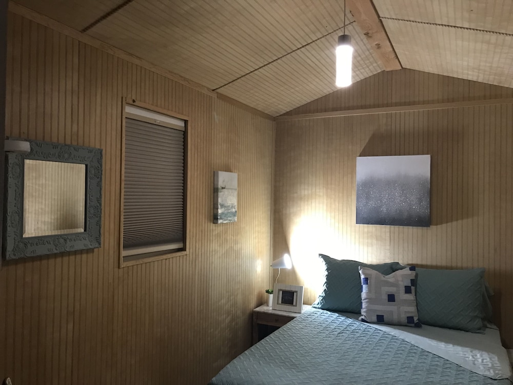 Terlingua Nights Cabins 6/36