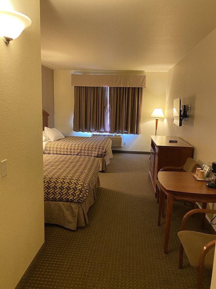 A Riverside Inn Travelodge by Wyndham 18/55