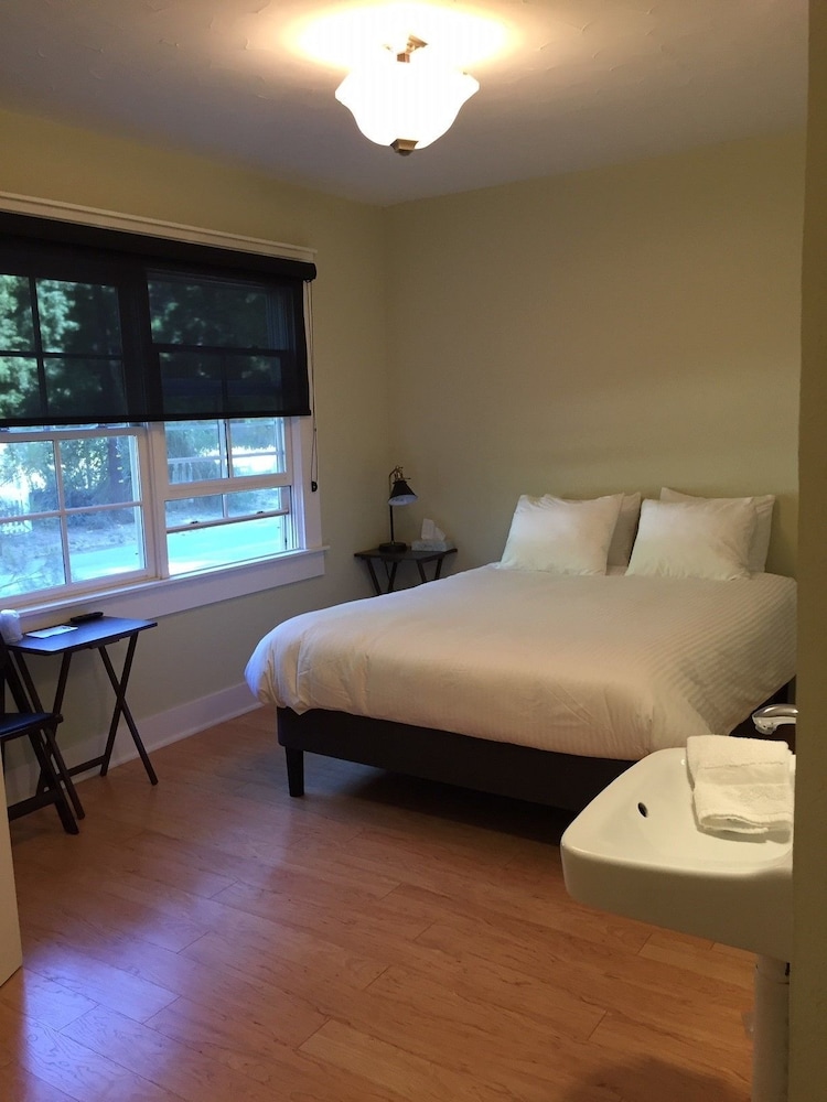 Highland Dell Lodge 12/36