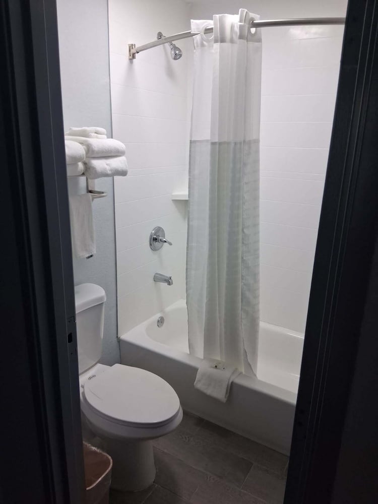 Quality Inn New Martinsville, WV 65/65