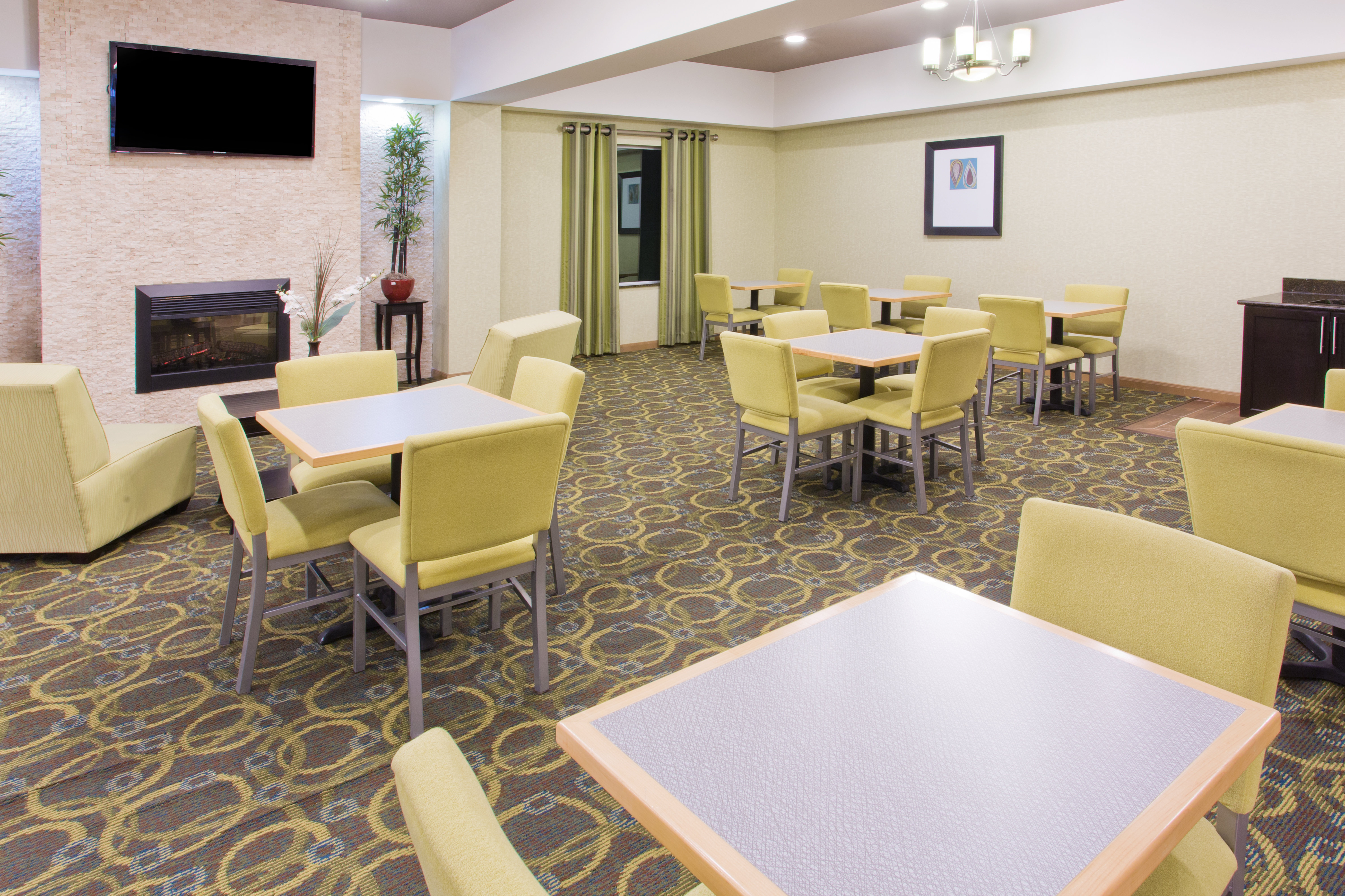 Holiday Inn Express Hotel And Suites Alvarado 36/50