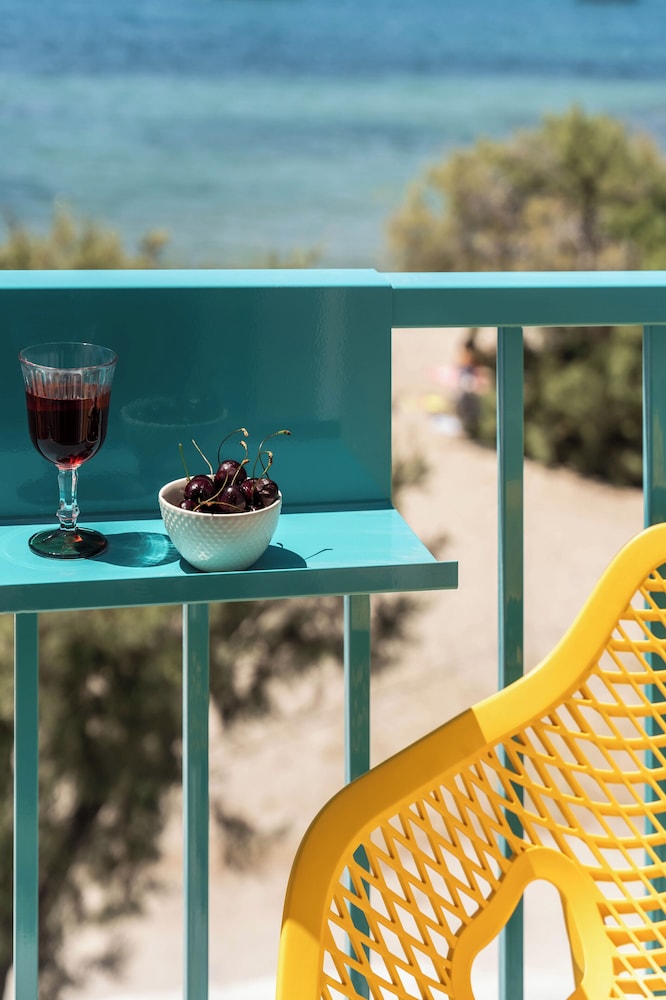 Play Paros, a member of Brown Hotels 38/62