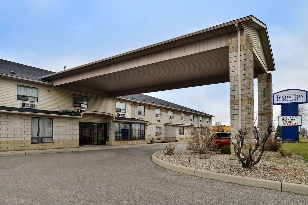Lexington Inn & Suites Windsor 4/51