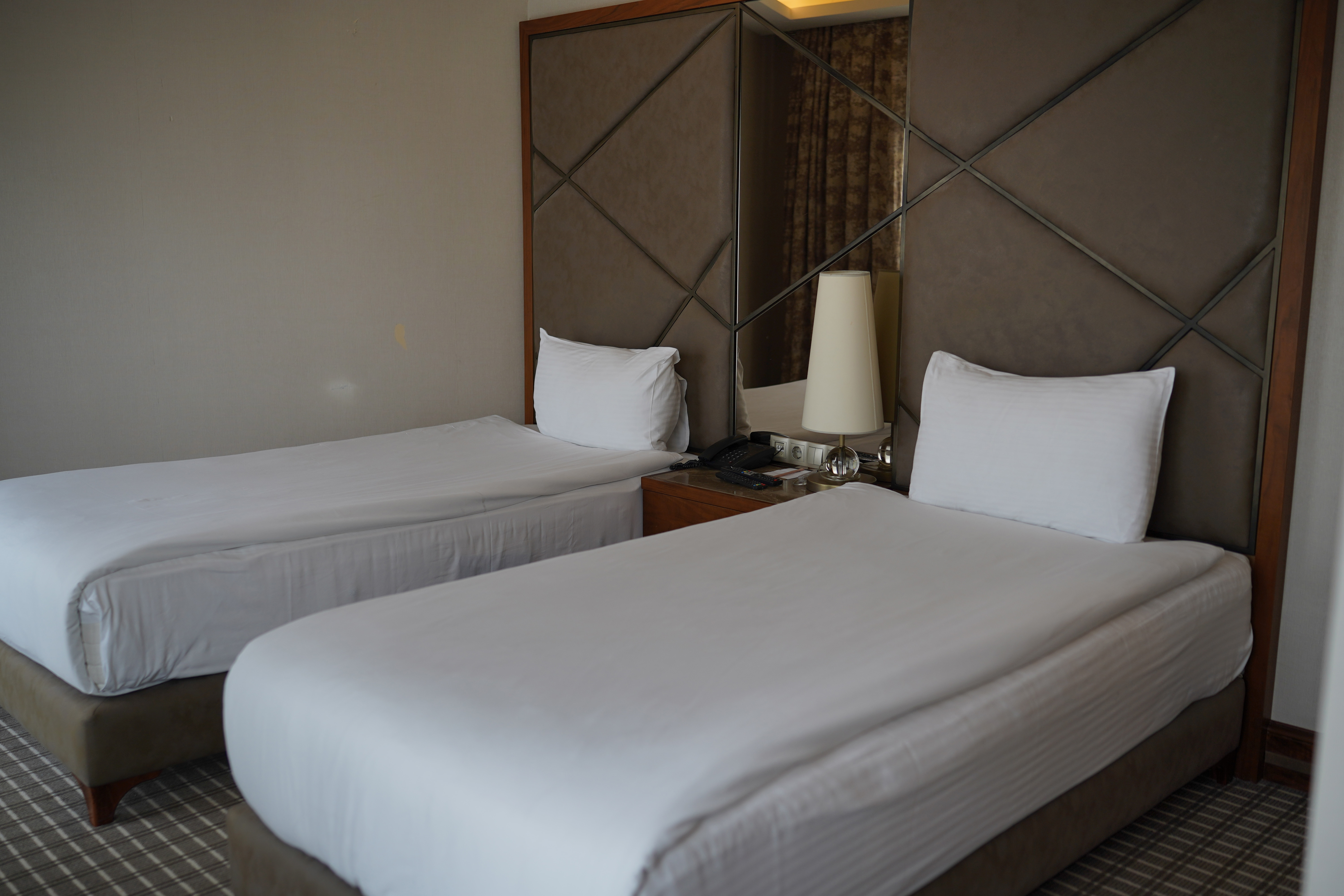 غرفة قياسية بسريرين منفصلين، Q Hotel 5/7