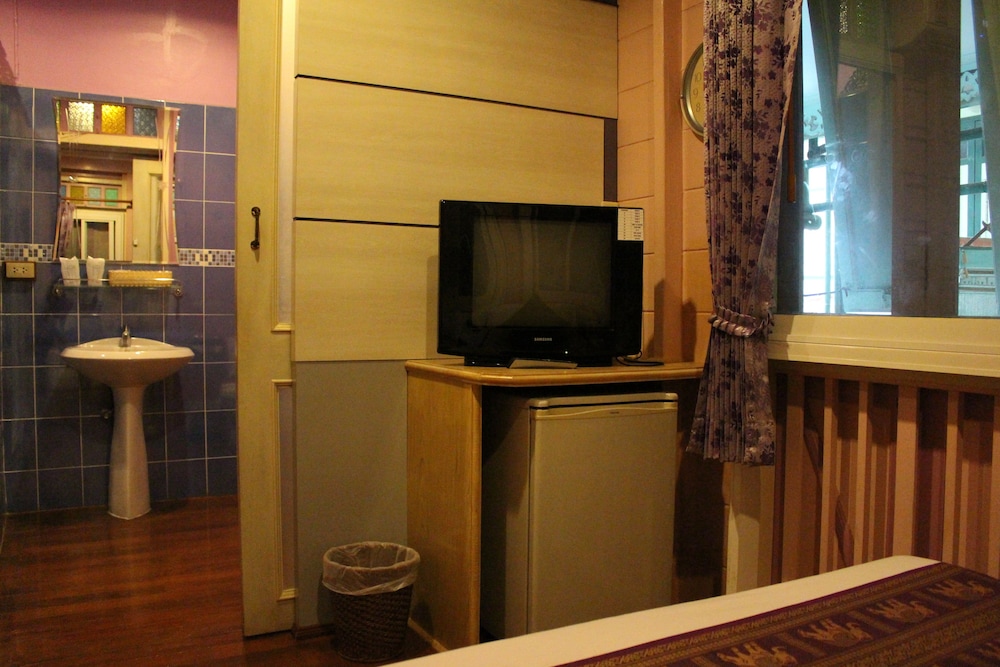 Samsen Sam Place Hotel 55/66