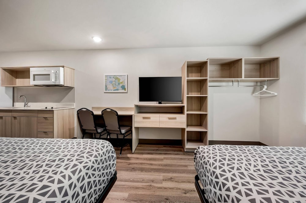 WoodSpring Suites Baton Rouge Airport 32/65