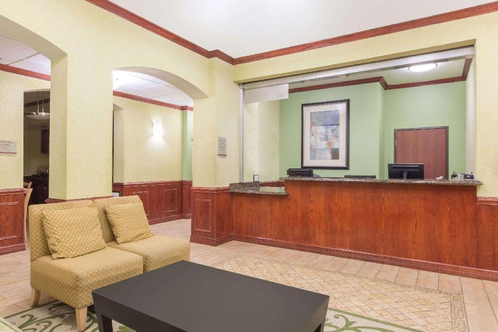 Hawthorn Suites by Wyndham Corpus Christi Padre Island 3/25