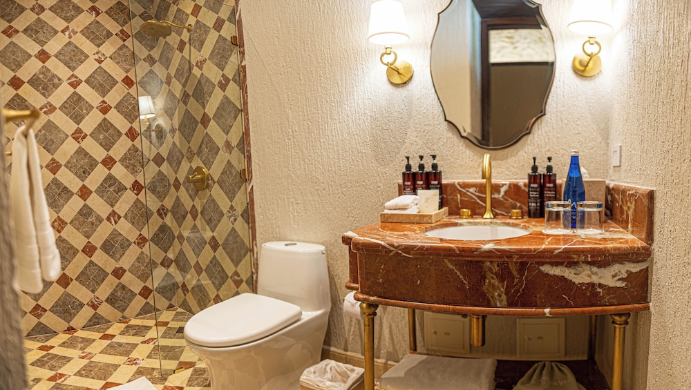 Hotel Boutique Santo Toribio 64/66