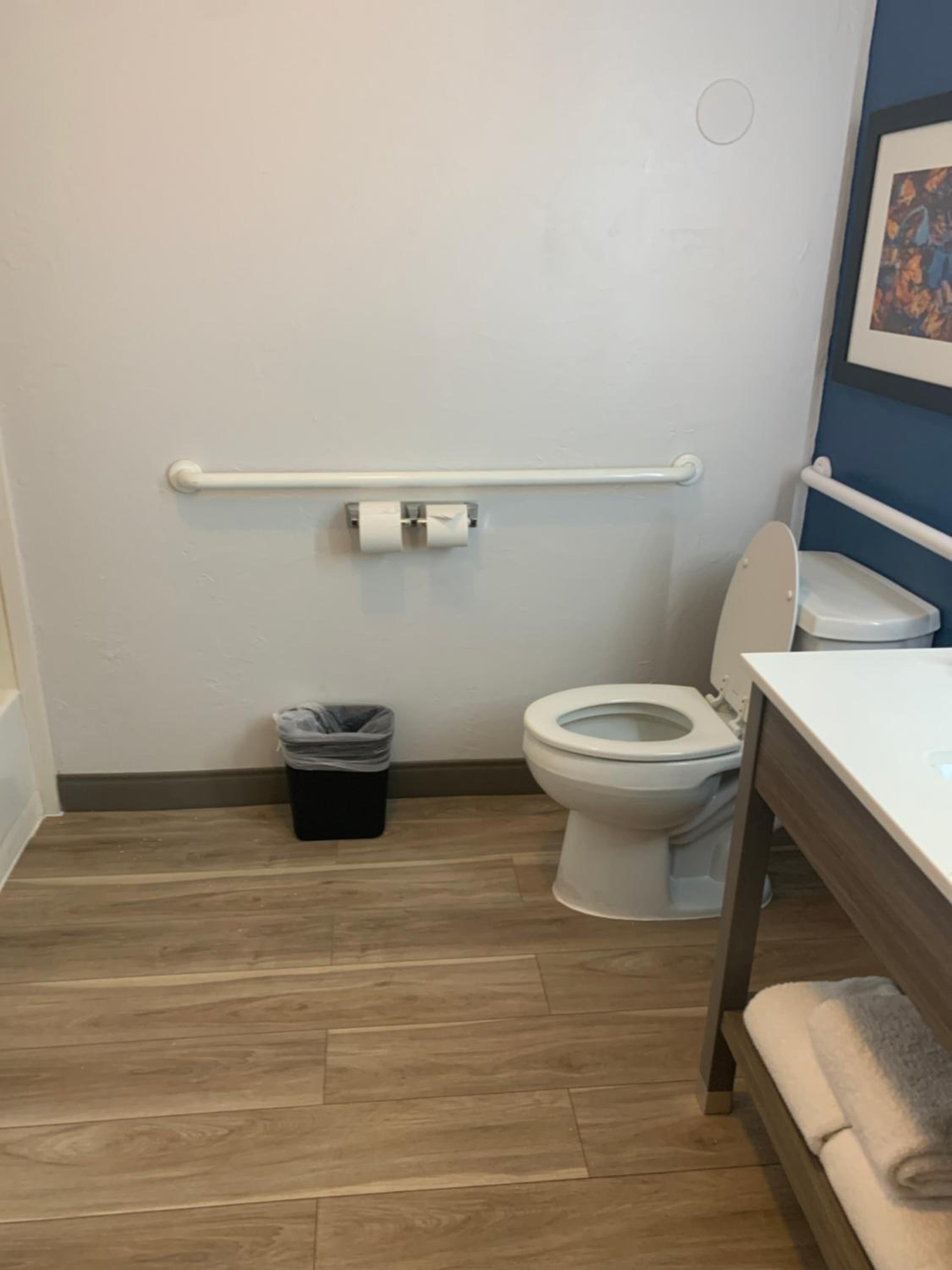 غرفة بسريرين كوين بحوض استحمام لذوي الإعاقة، La Quinta Inn & Suites by Wyndham OKC North - Quail Springs 9/10
