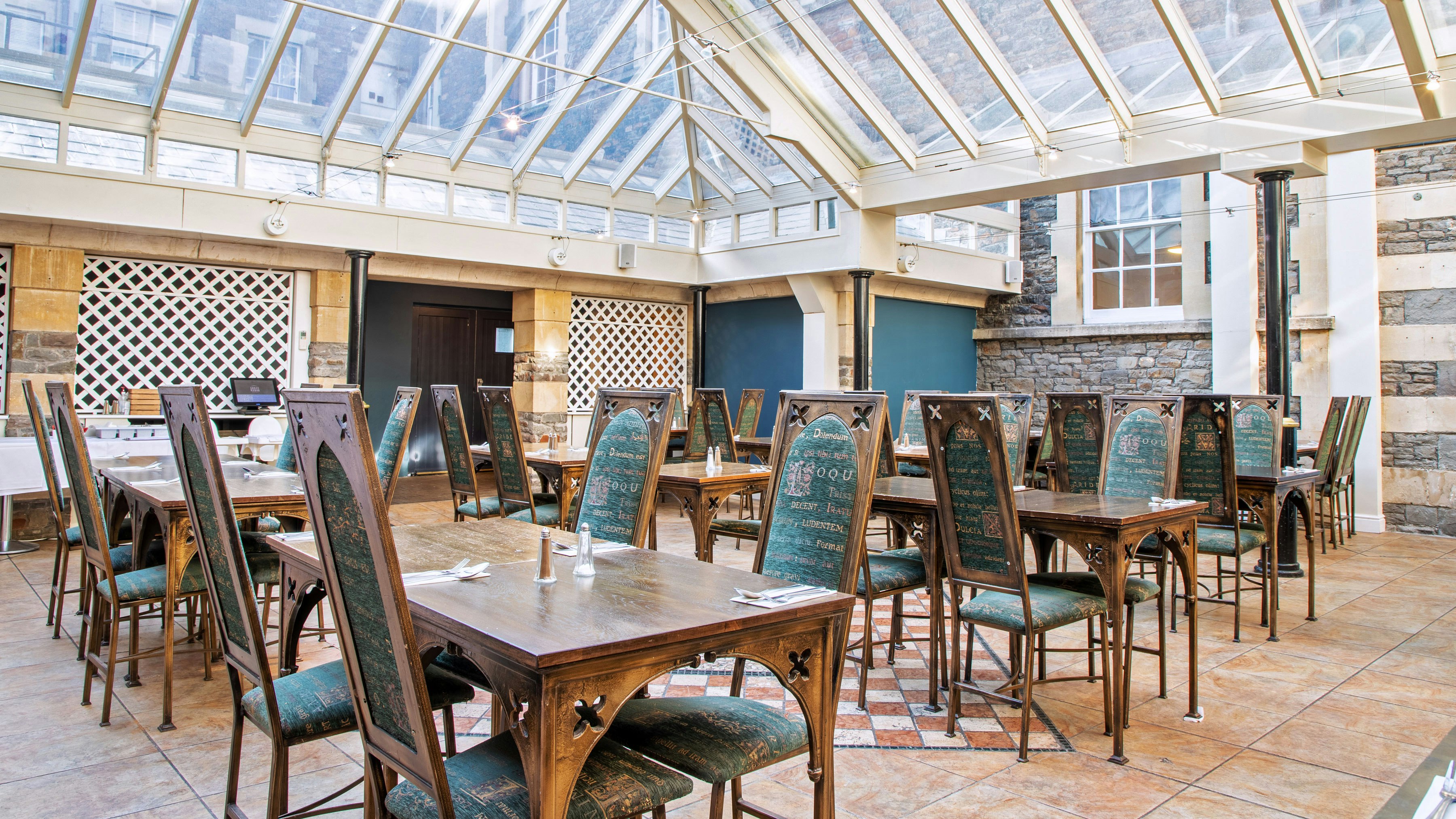 Arnos Manor 21/28