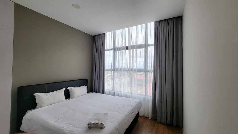 Roxy Hotel Apartment 24/58