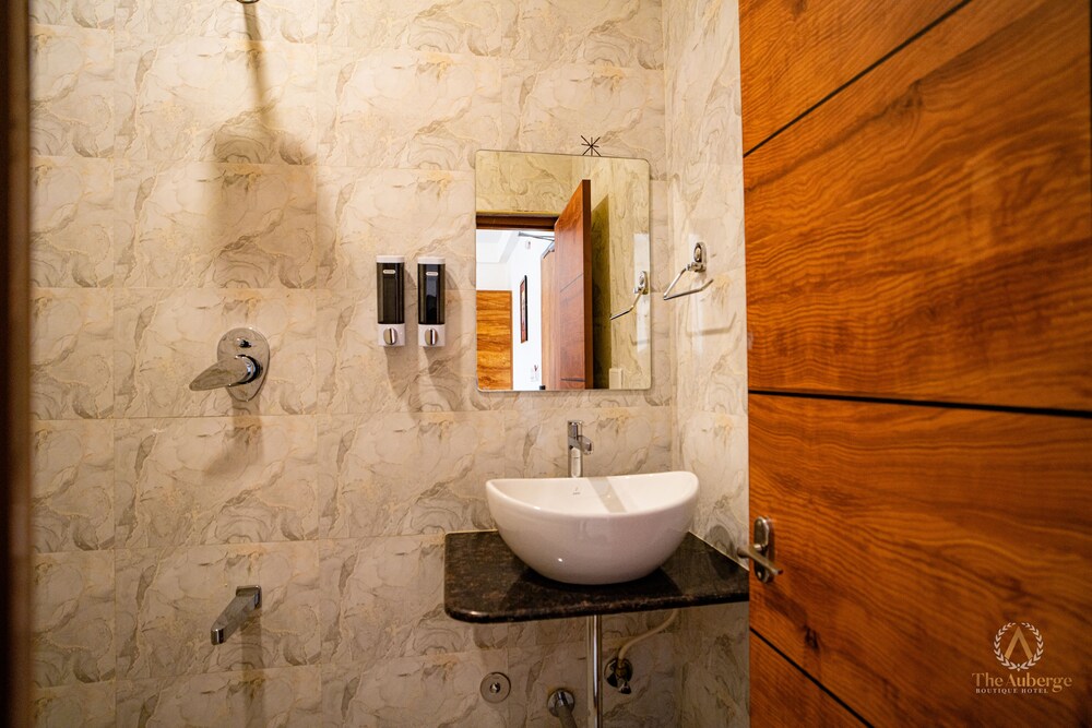 The Auberge Boutique Hotel 22/23