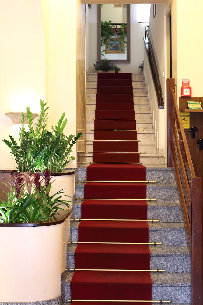 HOTEL PAVONE 25/45