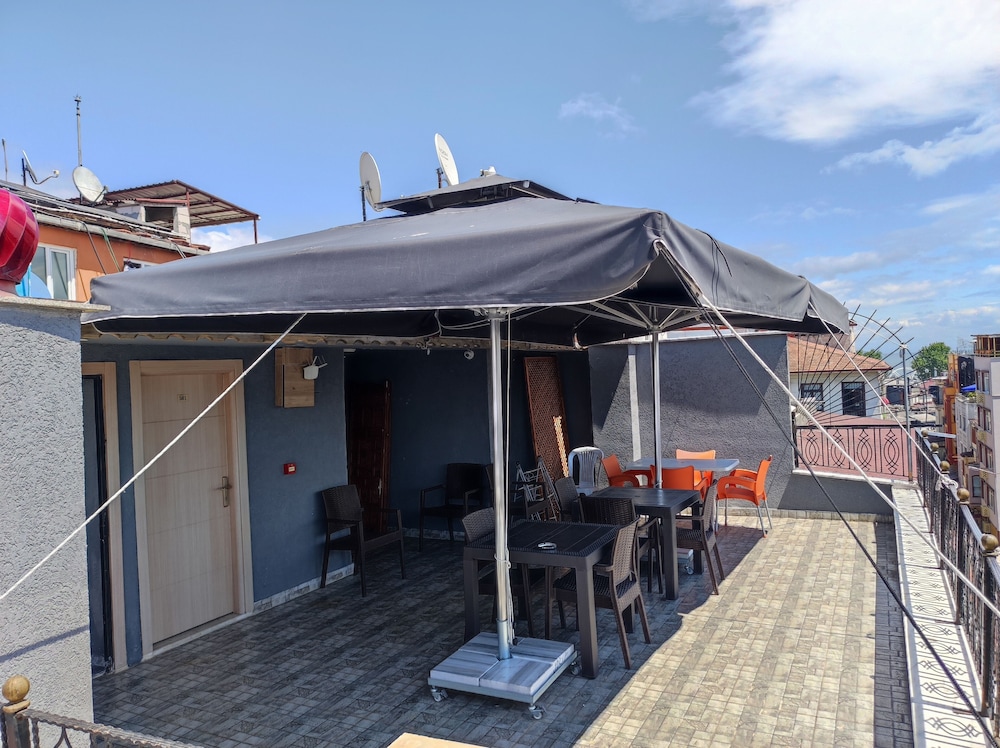 GREY HOUSE HOTEL 25/31