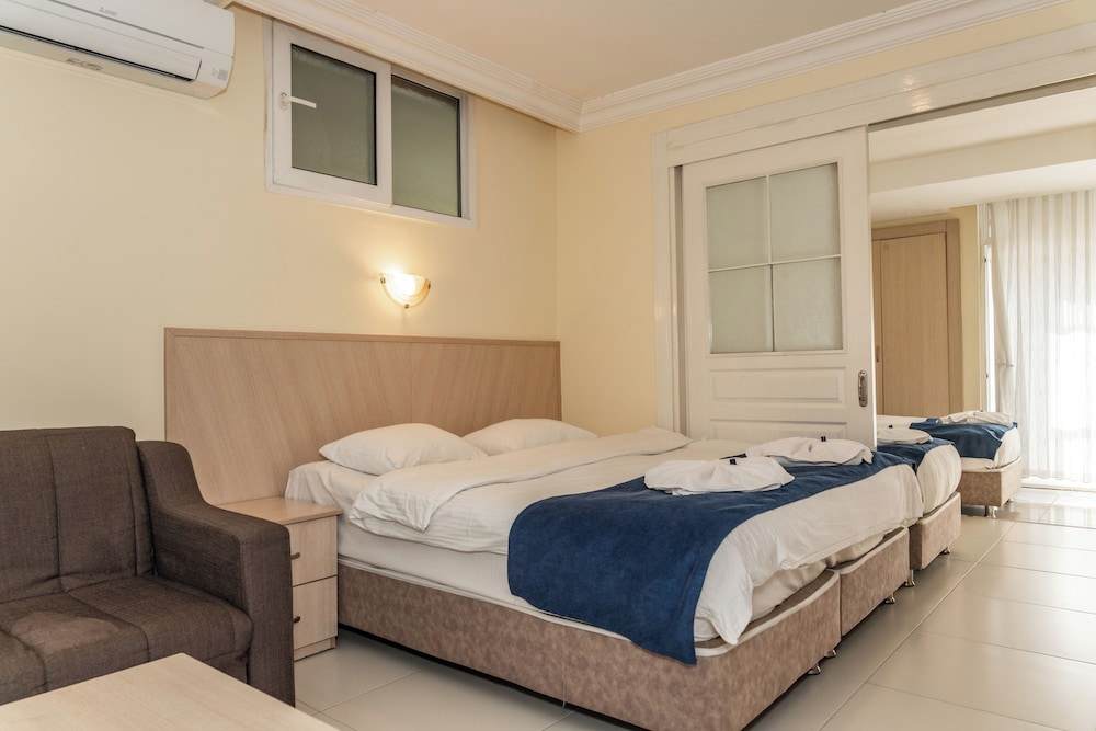 1 BEDROOM, STANDARD, QUADRUPLE
