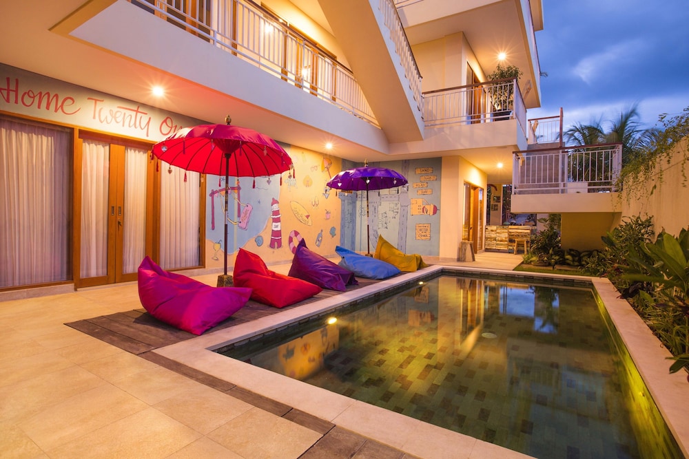 Home 21 Bali 44/50