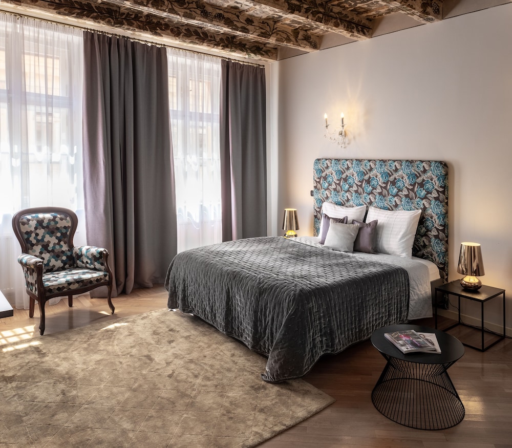 Chateau 9 Apartments by Adrez Living 15/50