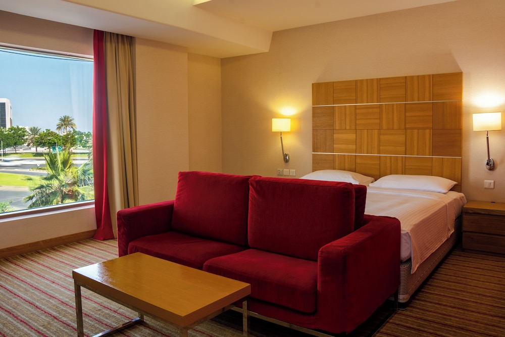 Golden Tulip Muscat 24/50